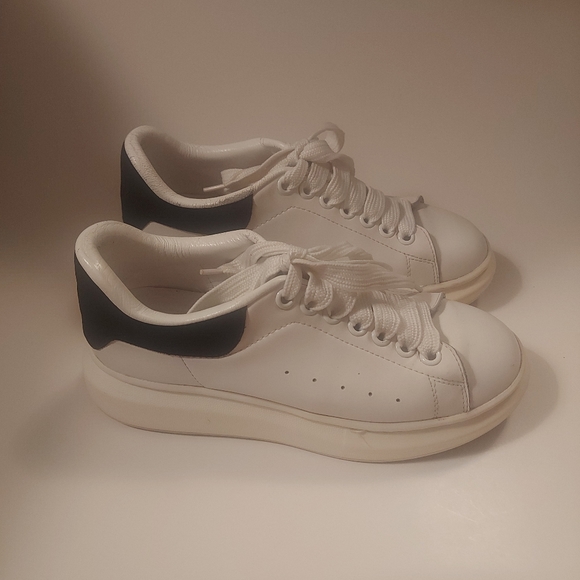 Alexander McQueen Shoes - Alexander McQueen sneakers